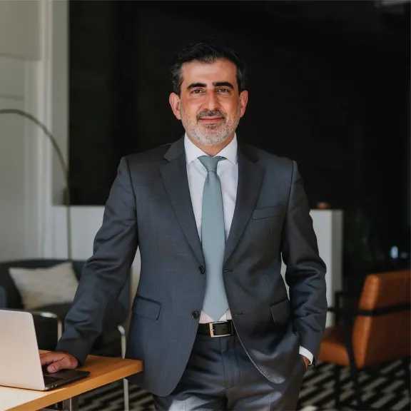 من وول ستريت إلى الرياض.. سامر شقير يقرأ تحوُّل النموذج المهني عبر قصص النساء الأعلى دخلًا